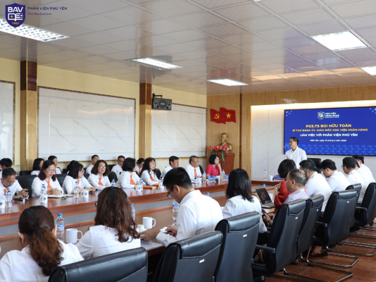 Giám đốc Học viện Ngân hàng làm việc với Phân viện Phú Yên