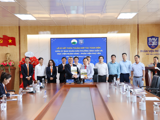Học viện Ngân hàng – Phân viện Phú Yên ký kết Thỏa thuận hợp tác toàn diện với UBND phường Bình Kiến