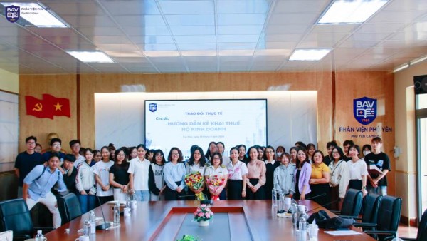 Gắn kiến thức với thực tiễn: Sinh viên Kế toán – Tài chính tìm hiểu về kê khai thuế hộ kinh doanh