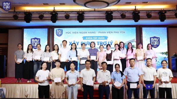Học viện Ngân hàng – Phân viện Phú Yên tổ chức thành công khóa tập huấn “Xây dựng trợ lý AI trong hoạt động Quỹ tín dụng nhân dân”