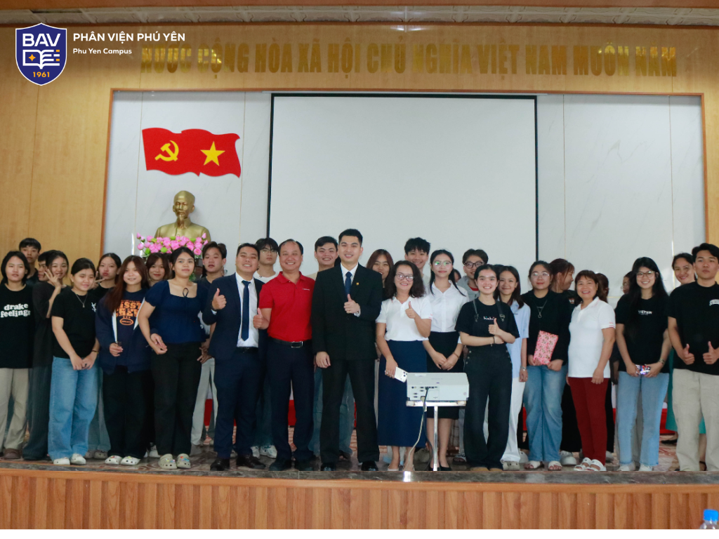 Khoa Tài Chính tổ chức Chương trình chia sẻ thực tế cho sinh viên.