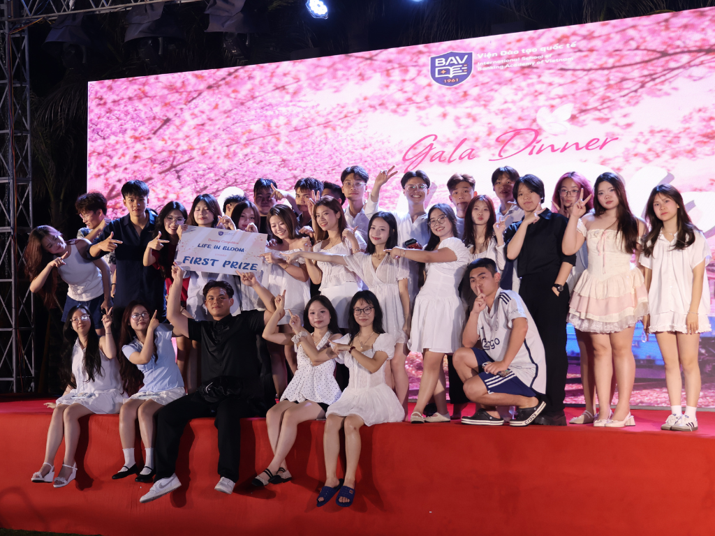 Gala Dinner - Đêm "rực lửa" của Sinh viên Viện Đào tạo quốc tế