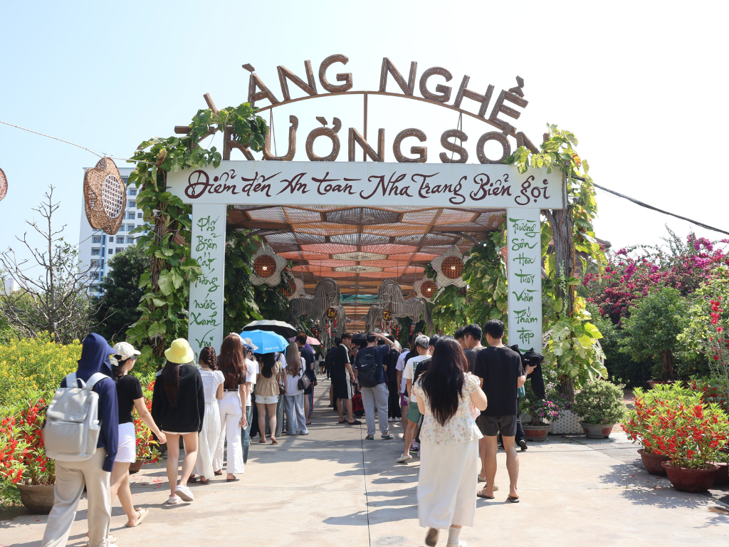 Sinh viên Viện Đào tạo Quốc tế trải nghiệm tại Nha Trang trọn vẹn cảm xúc